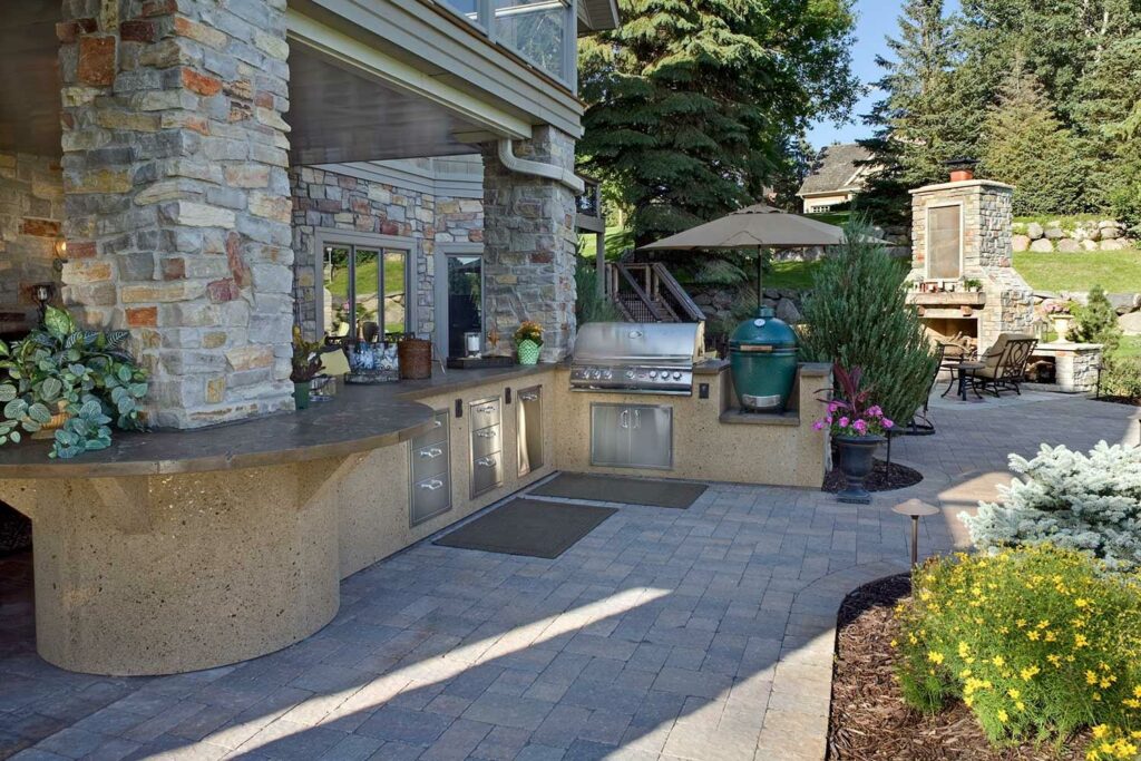 Outdoor Greatroom Outdoor kitchen and appliances